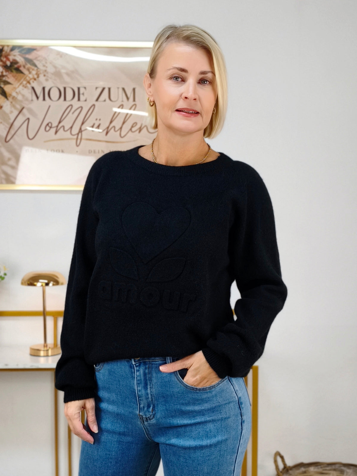 Einfarbiger Pullover "Amour" in schwarz (36-42)