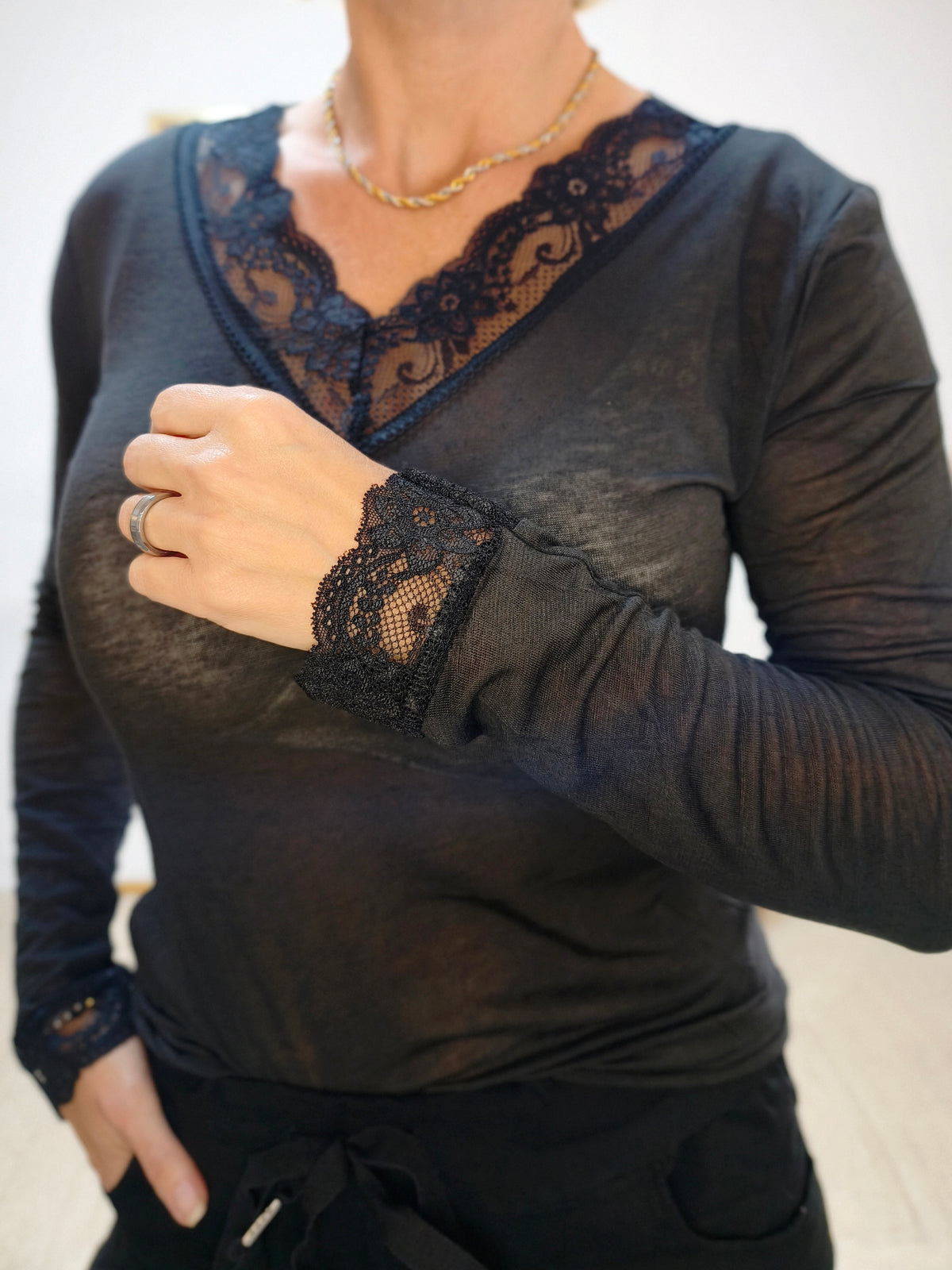 Kashmire Longsleeve mit Spitze uni Schwarz (36-40/42)