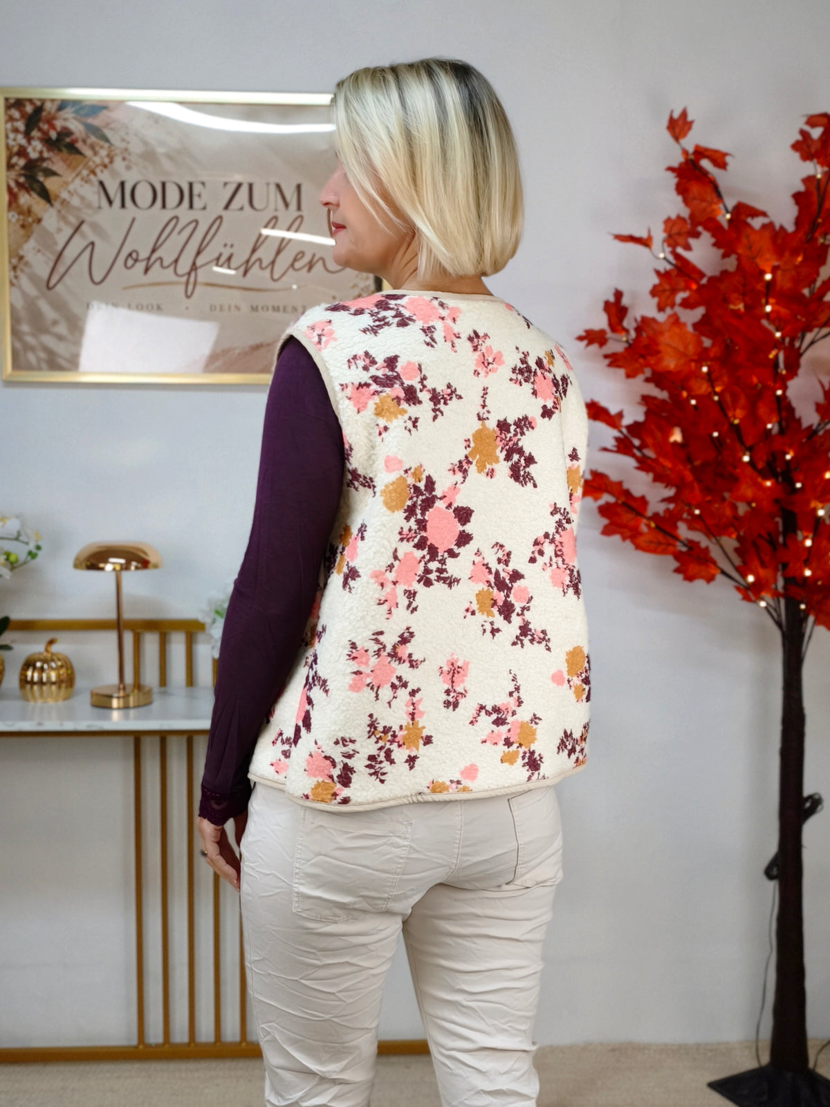 Cremefarbene Weste mit blumigem Muster (36-42)