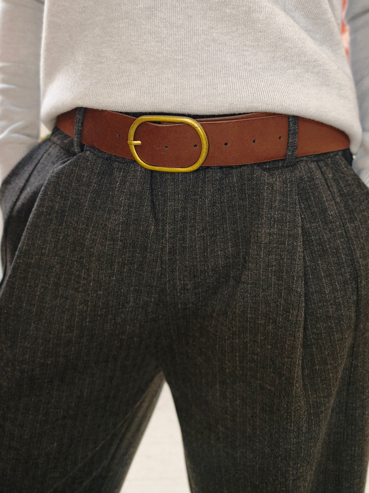 Stylische Stoffhose in Schwarz mit Gürtel (38-42)