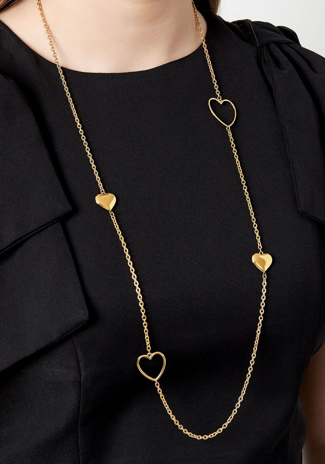 Lange Halskette mit integrierten Herzen