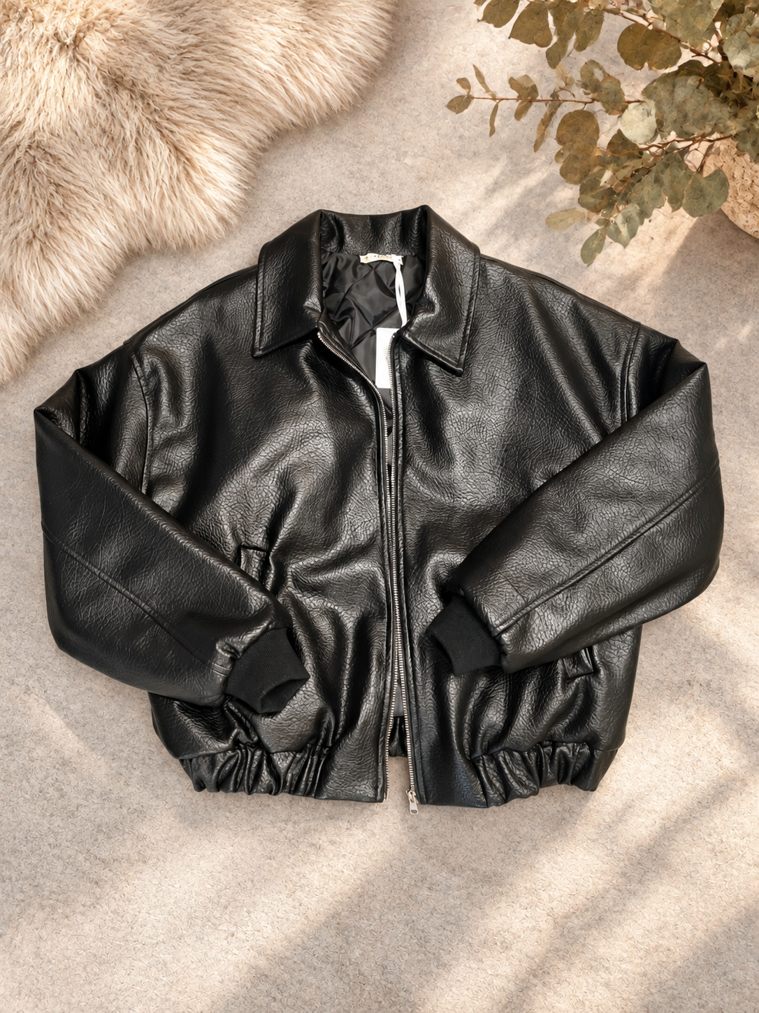Warme Jacke in Lederoptik in schwarz (38-42)