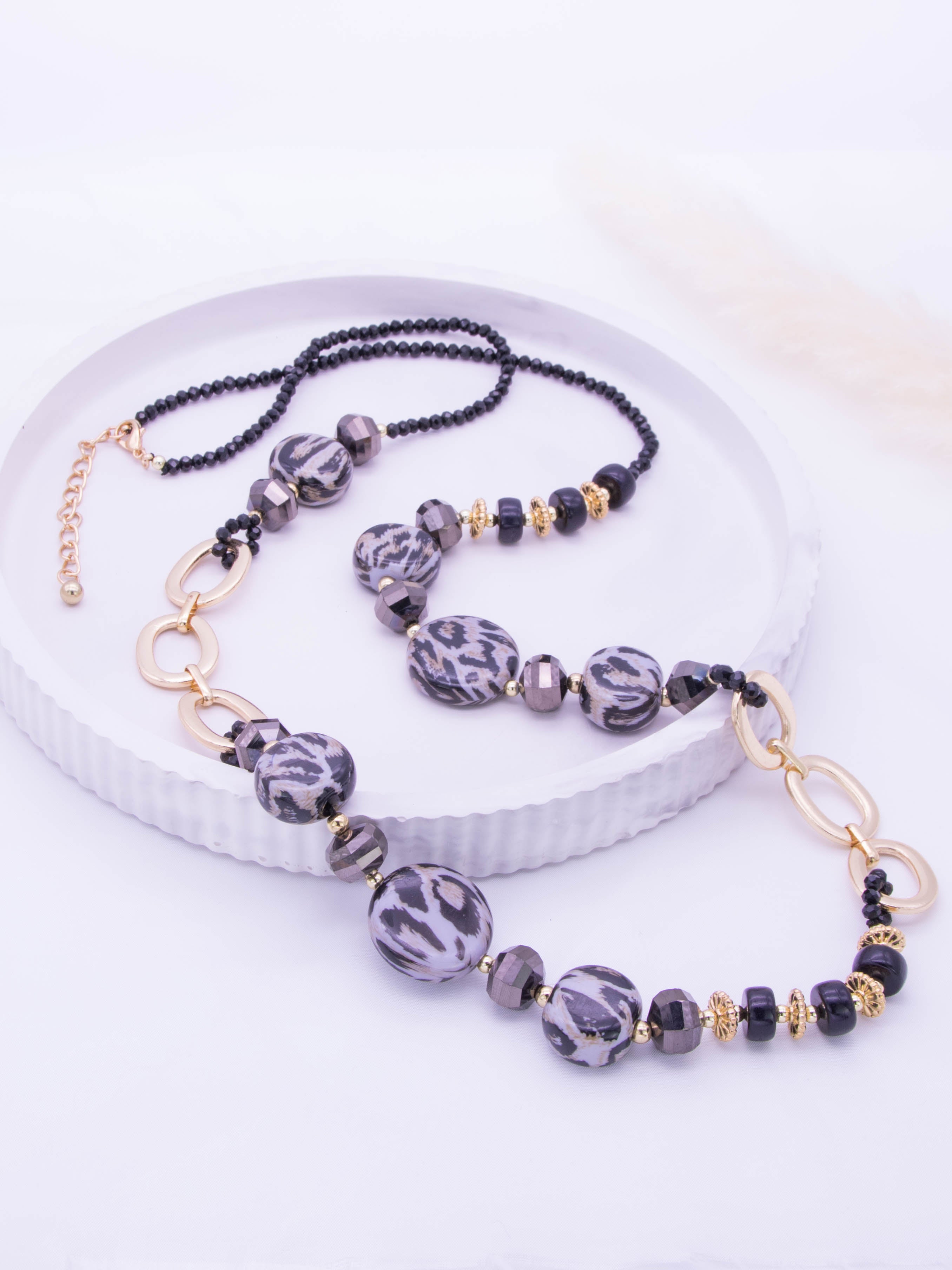Lange Perlenkette schwarz/gold mit Leo