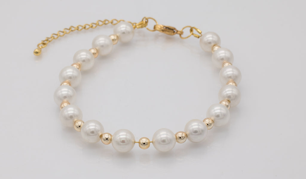 Armbänder mit Perlen