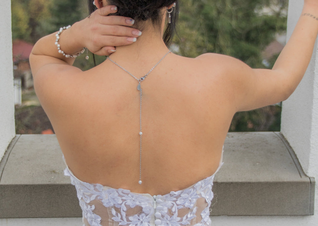 Rückenkette mit Perlen