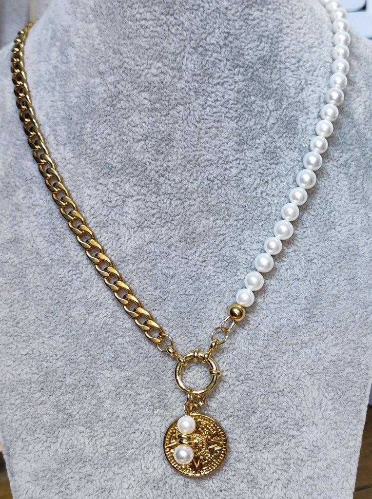 Halskette mit Perlen gold