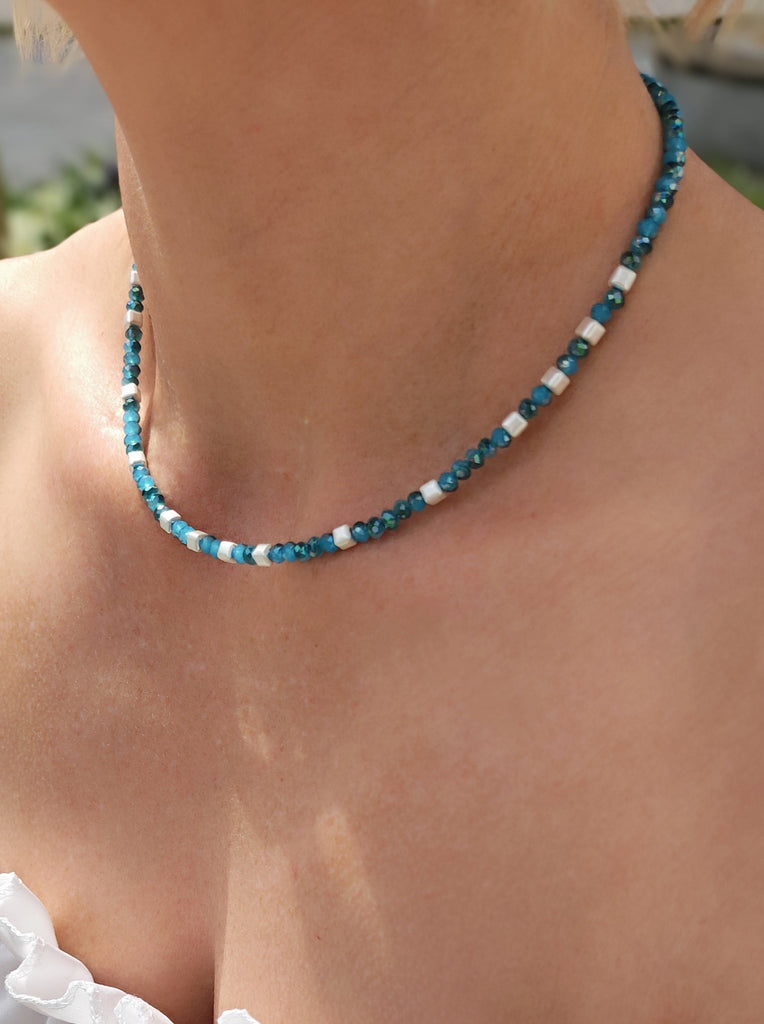 handgefertigte Perlenkette blau